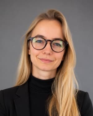 Portrait of Dr Sigourney Waibel, PhD